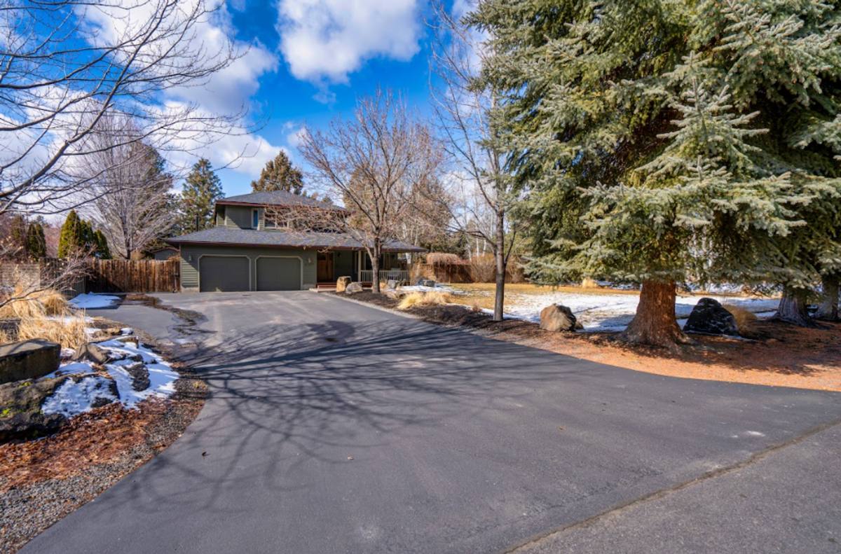 House for rent at 61497 Orion, Bend, OR 97702