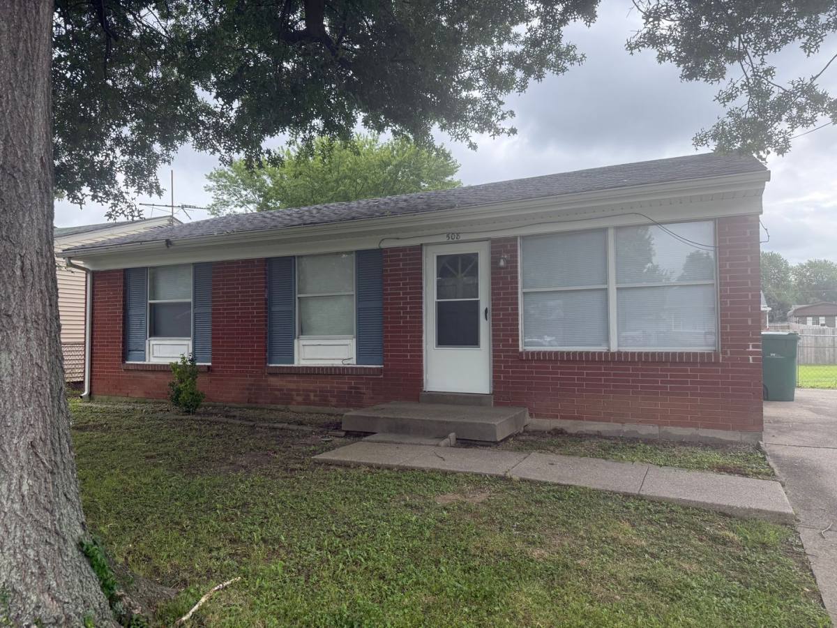 House for rent at 508 Blossom Rd, Louisville, KY 40229