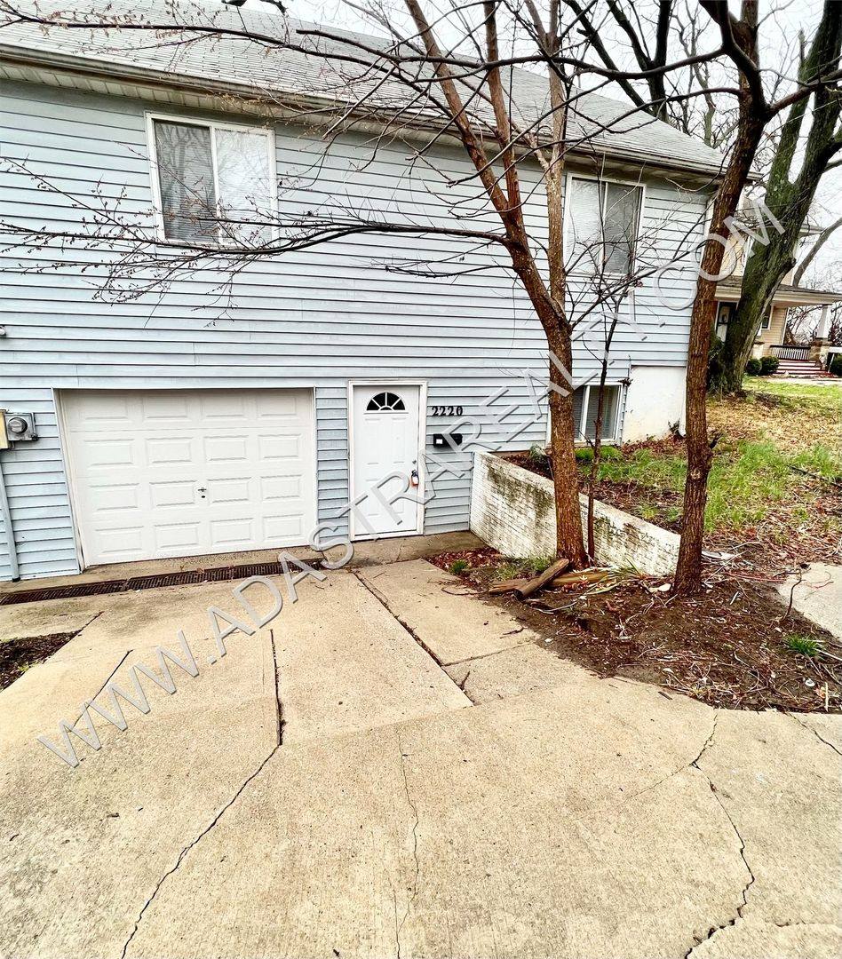 House for rent at 2220 S Vermont Ave, Independence, MO 64052