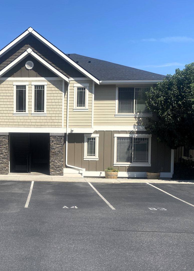 Townhouse for rent at 230 E Farnham Ave, Chelan, WA 98816