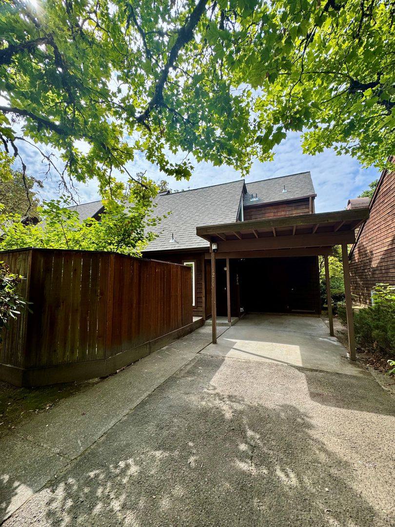 Townhouse for rent at 1214 SW 15th St, Corvallis, OR 97333
