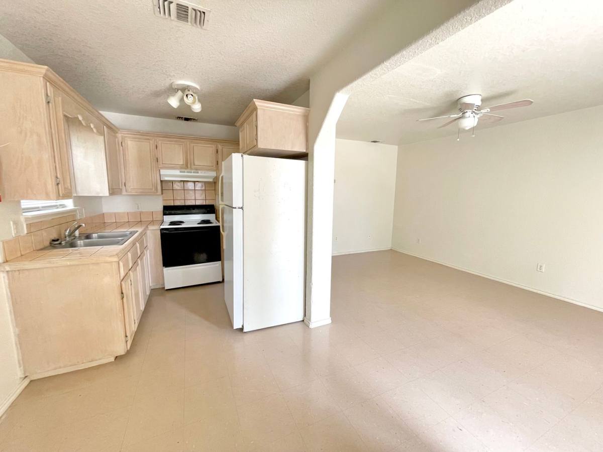 Apartment for rent at 615 S Bicentennial, McAllen, TX 78501