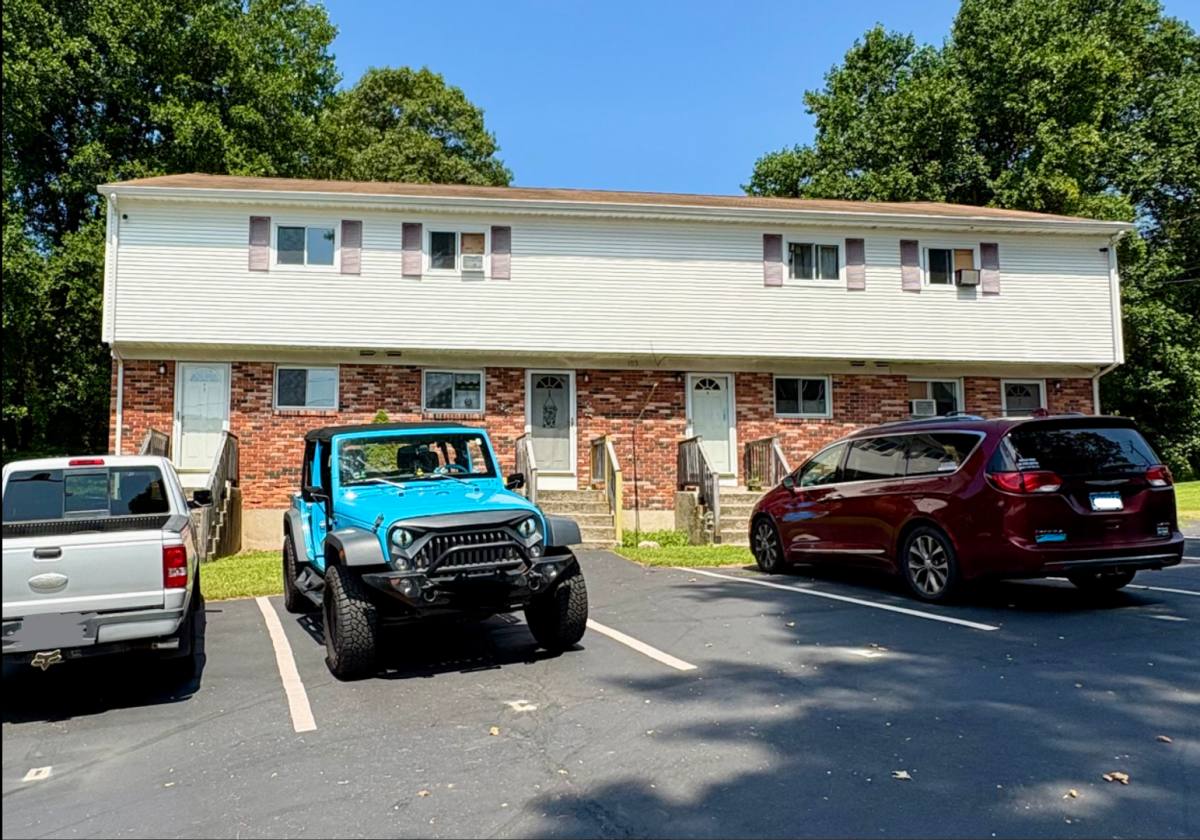 Apartment for rent at 103 Woodland Dr, Uncasville, CT 06382
