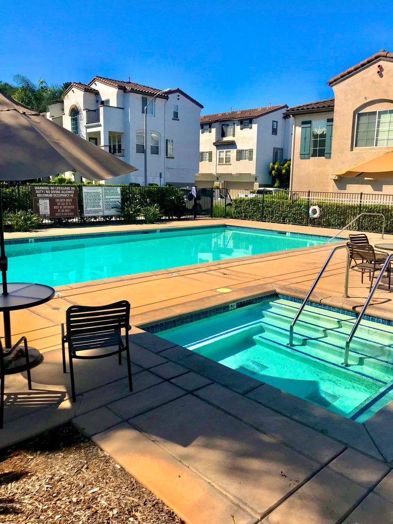 Townhouse for rent at 3136 Via Puerta, Carlsbad, CA 92009