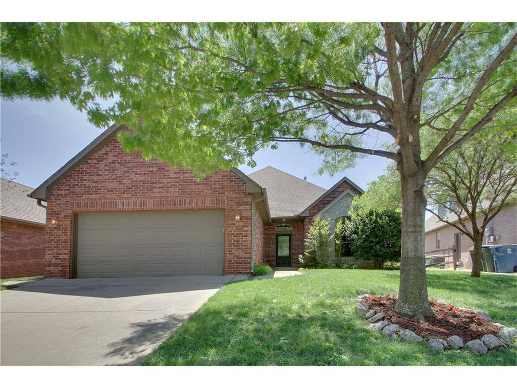 House for rent at 736 Longmeadow Lane, Edmond, OK 73003