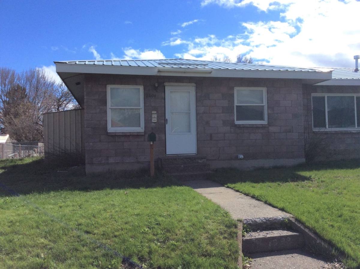 Apartment for rent at 1402 & 04 Y Ave, La Grande, OR 97850