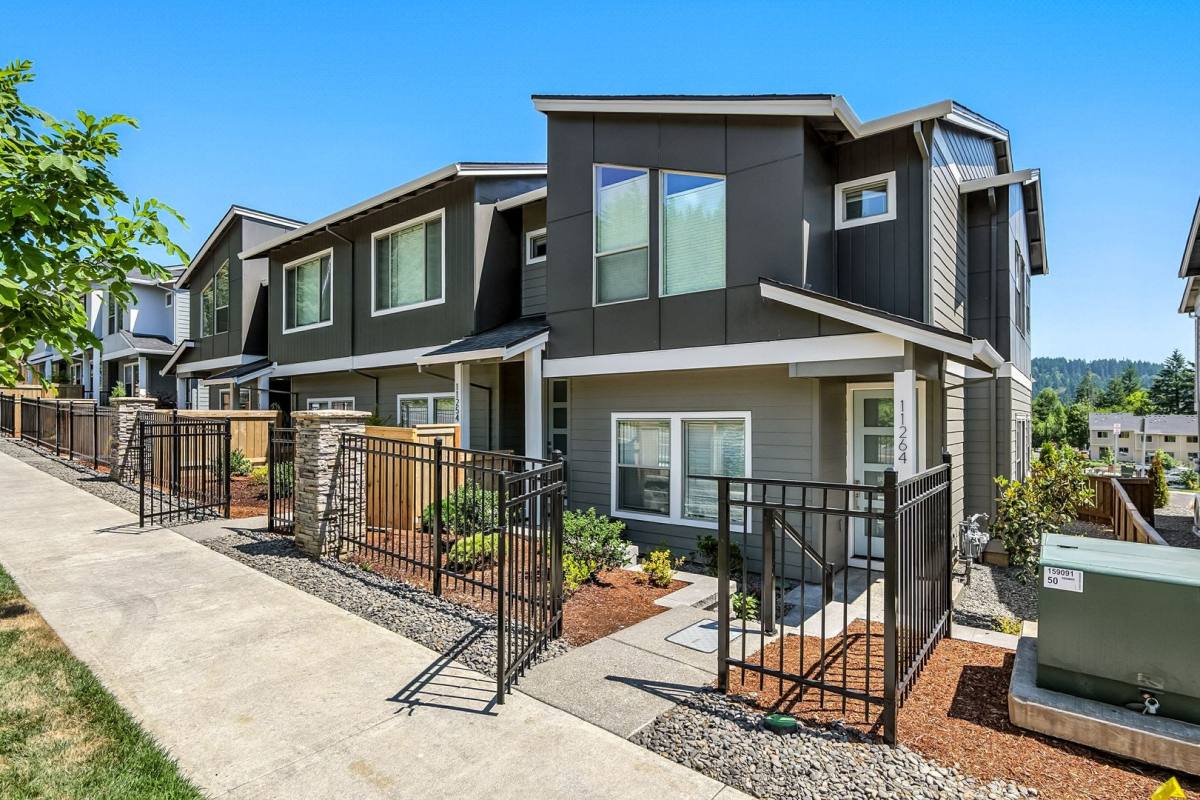 Townhouse for rent at 11264 SE 162nd Ave, Happy Valley, OR 97086