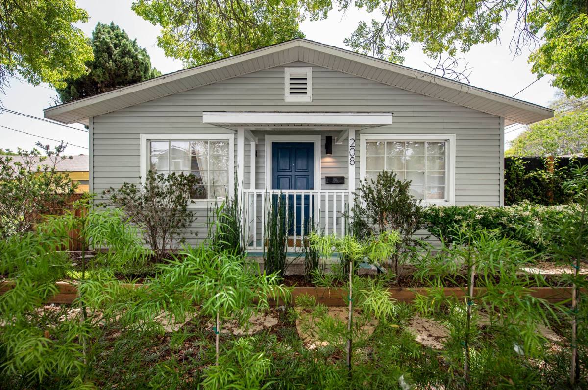 Apartment for rent at 208 S Voluntario St, Santa Barbara, CA 93103