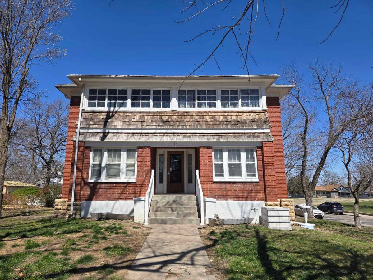 Apartment for rent at 303 W 9th St, Concordia, KS 66901