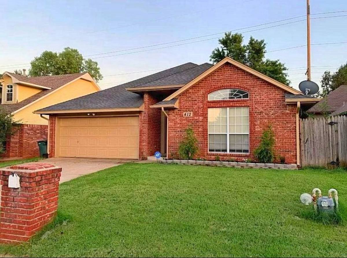 House for rent at 412 McDonald Dr, Edmond, OK 73034