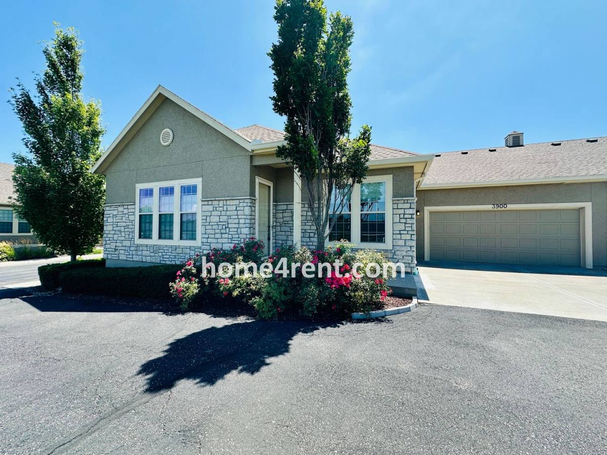 Condo for rent at 15554 S Hillside St, Olathe, KS 66062