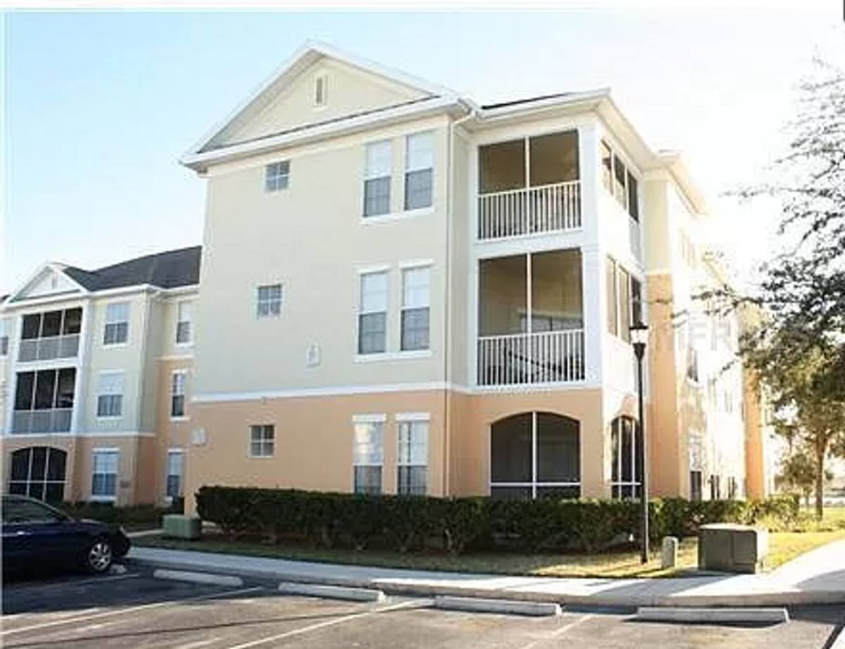 Apartment for rent at 9301 Crescent Loop Circle, Tampa, FL 33619