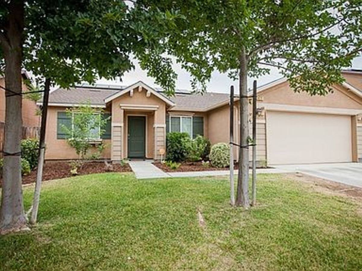 House for rent at 471 S Kona, Fresno, CA 93727