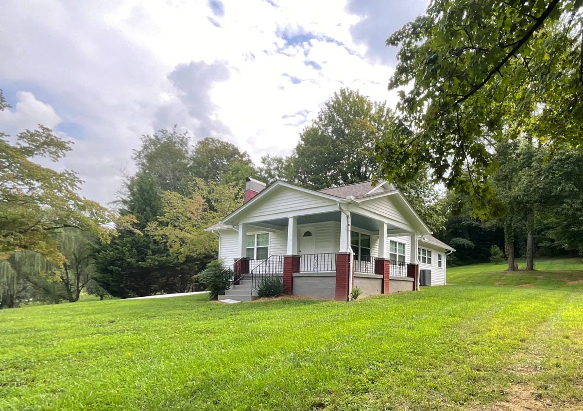 House for rent at 1925 Rogers Rd, Morristown, TN 37813