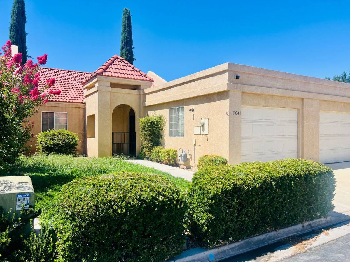 House for rent at 19041 Primrose Lane, Apple Valley, CA 92308