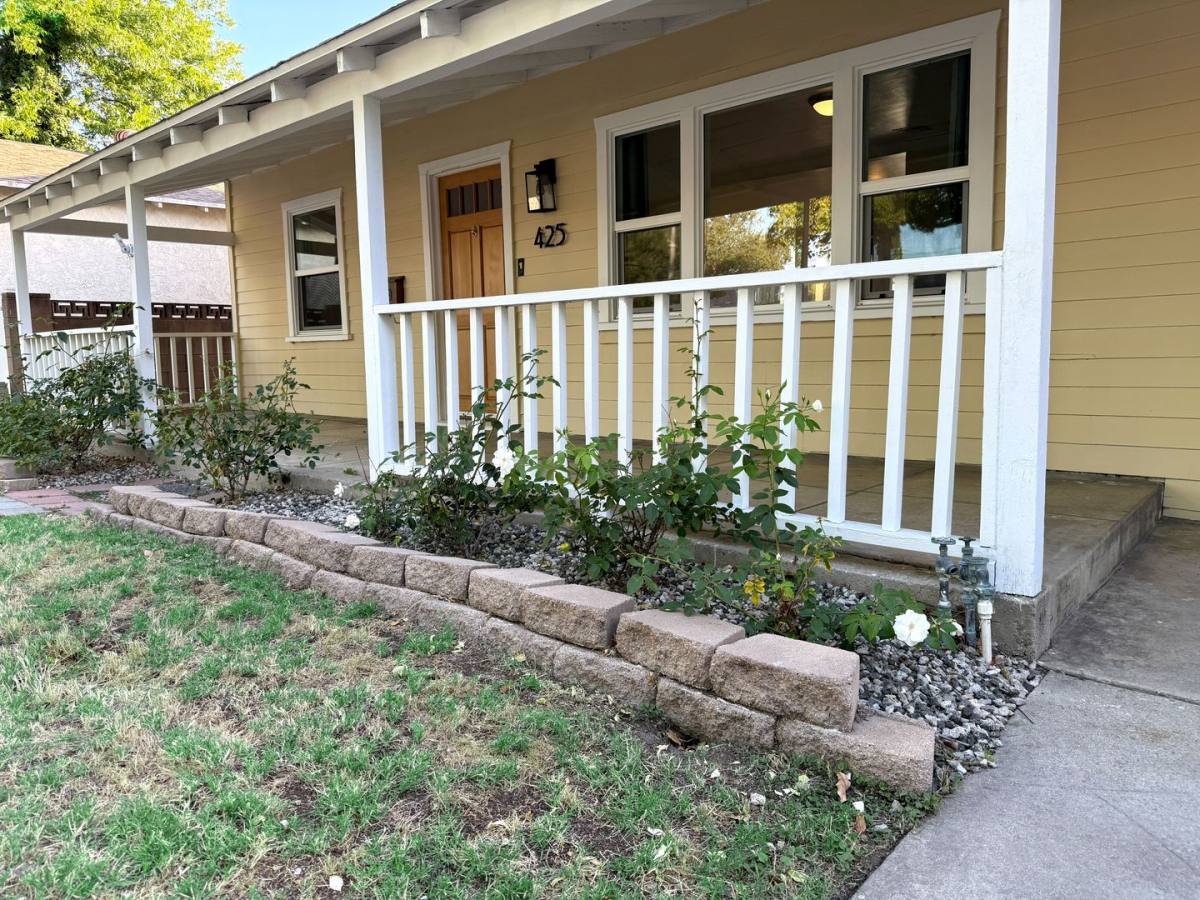 House for rent at 425 N Lincoln St, Burbank, CA 91506