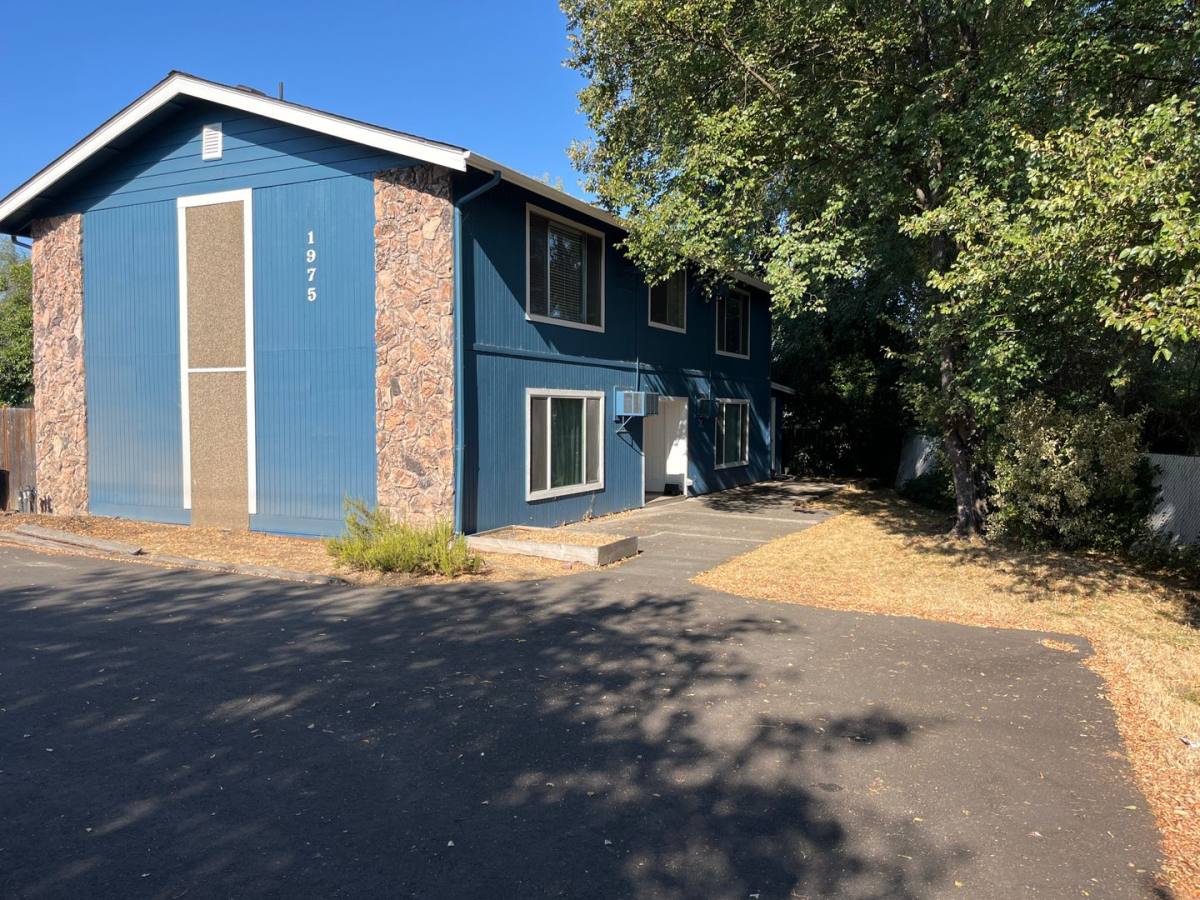 Apartment for rent at 1975 Crater Lake Ave, Medford, OR 97504