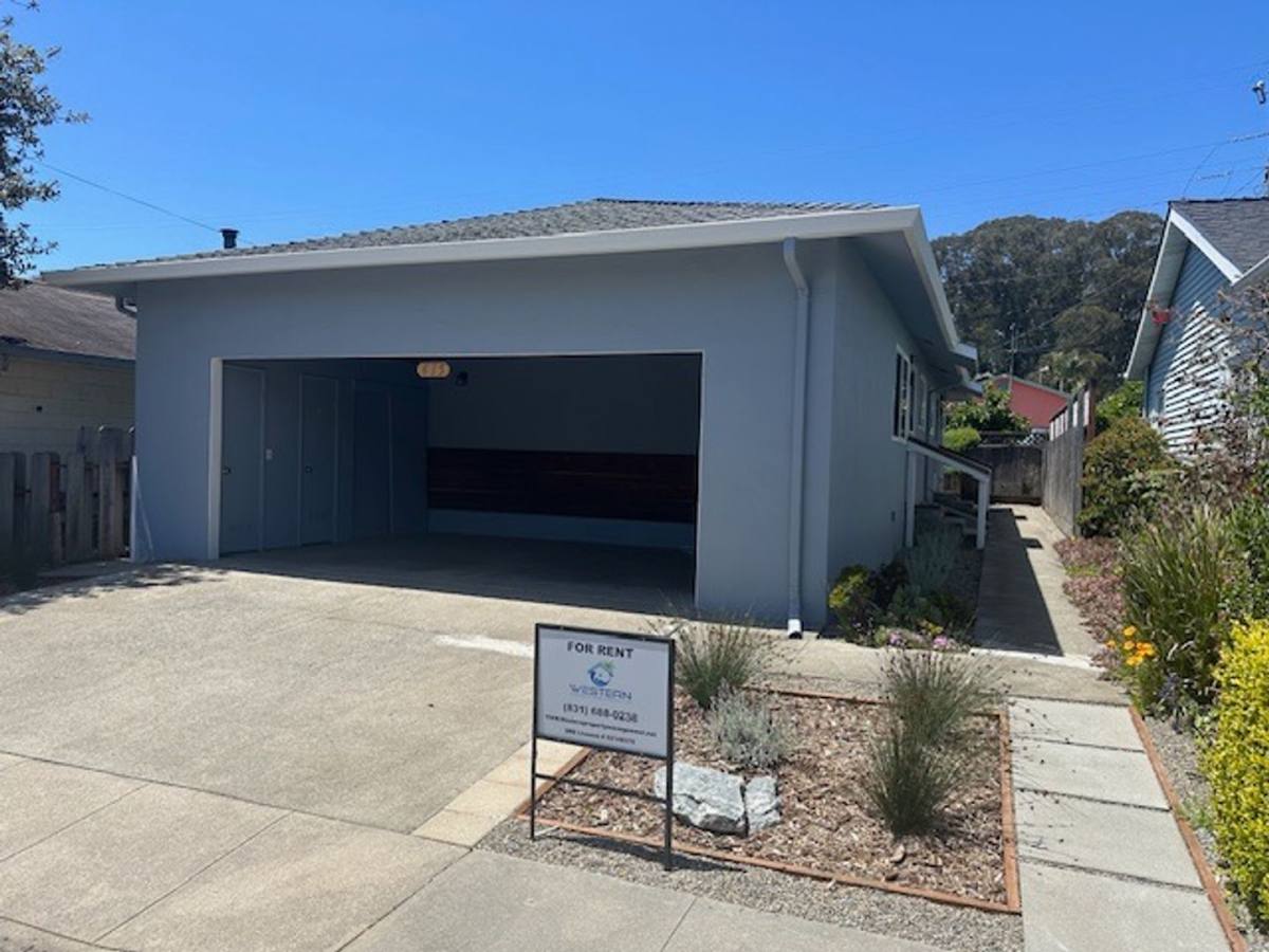 Townhouse for rent at 615 Gilroy Dr, Capitola, CA 95010