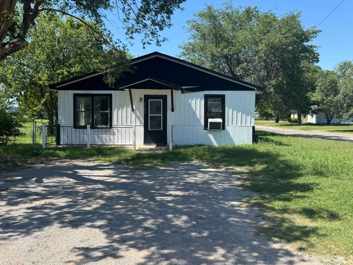 House for rent at 1701 SW Jefferson, Lawton, OK 73501