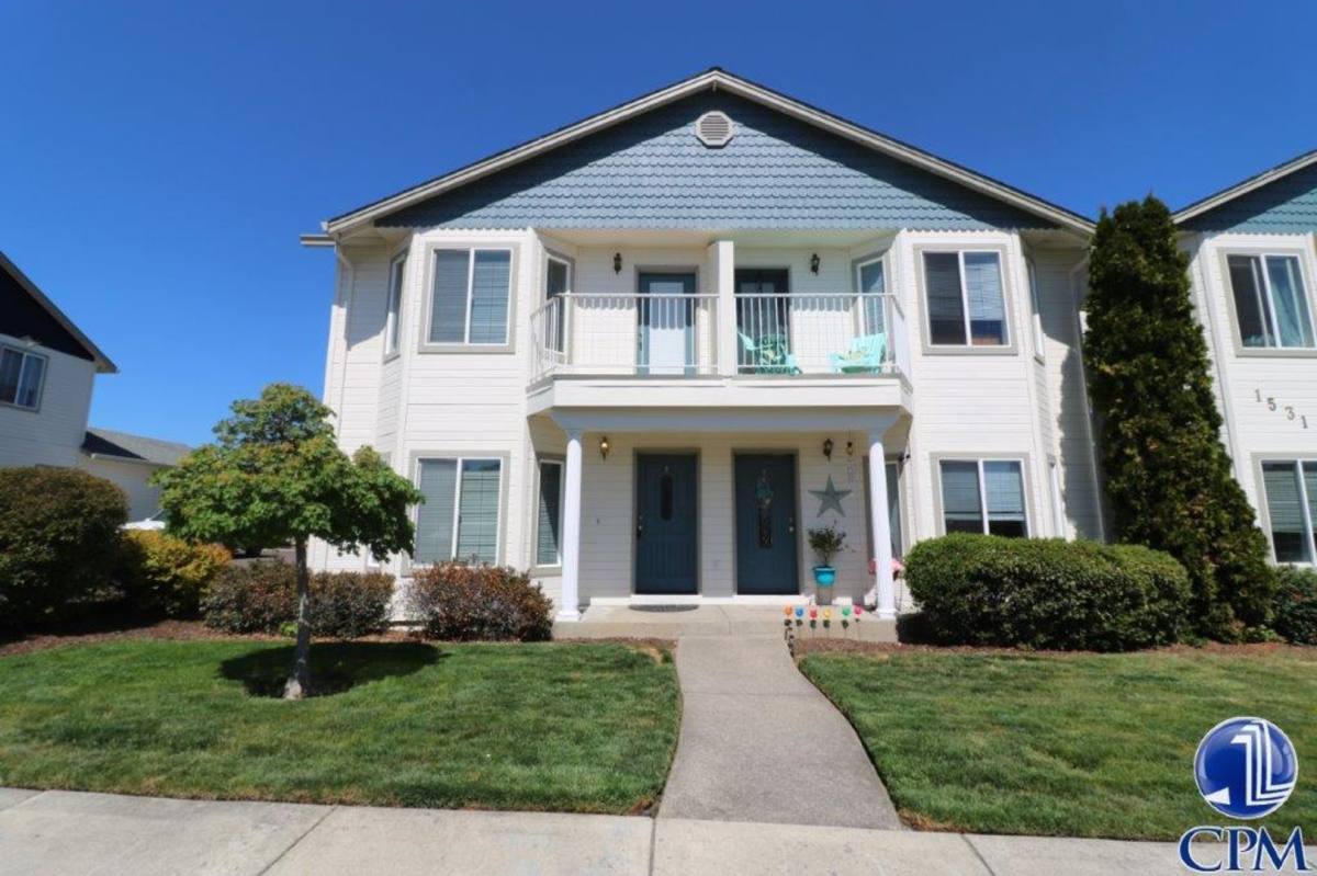 Apartment for rent at 1527 Hollyhock A-D, Medford, OR 97504