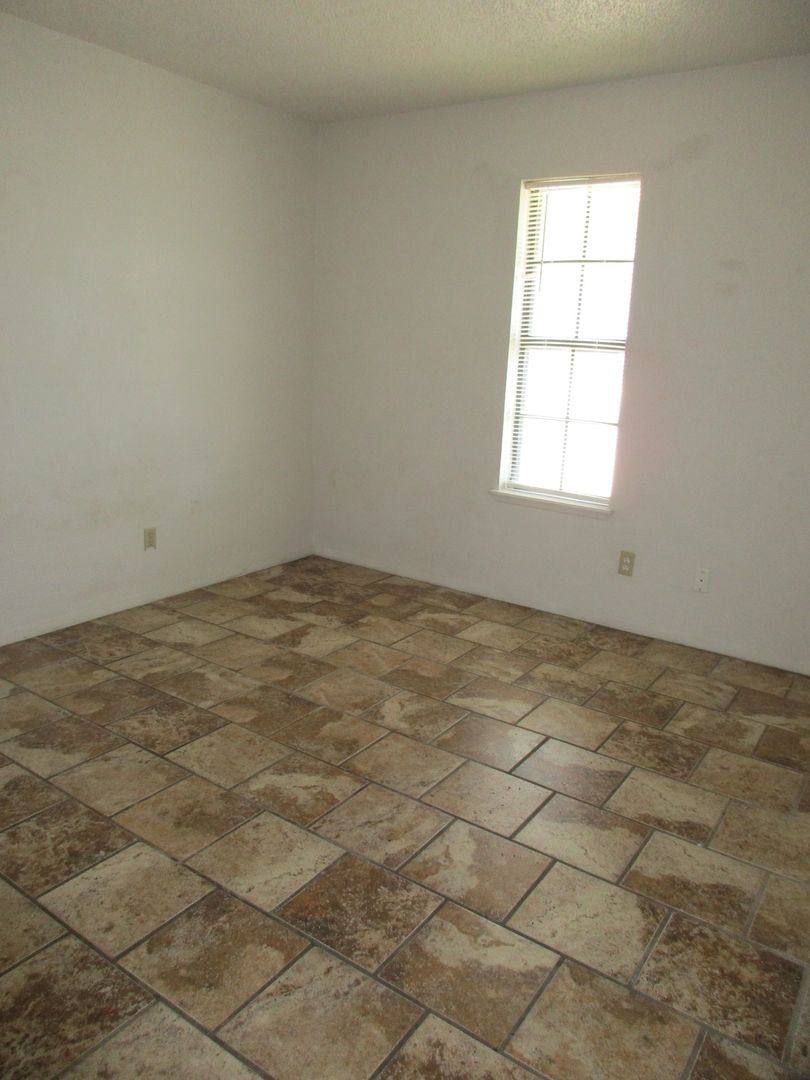 Apartment for rent at 401 E 8th St, Lampasas, TX 76550