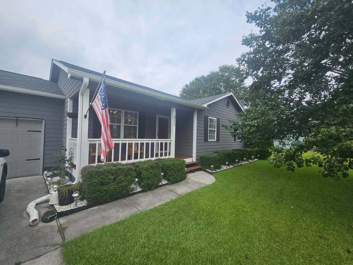 House for rent at 311 Riggs Rd, Hubert, NC 28539