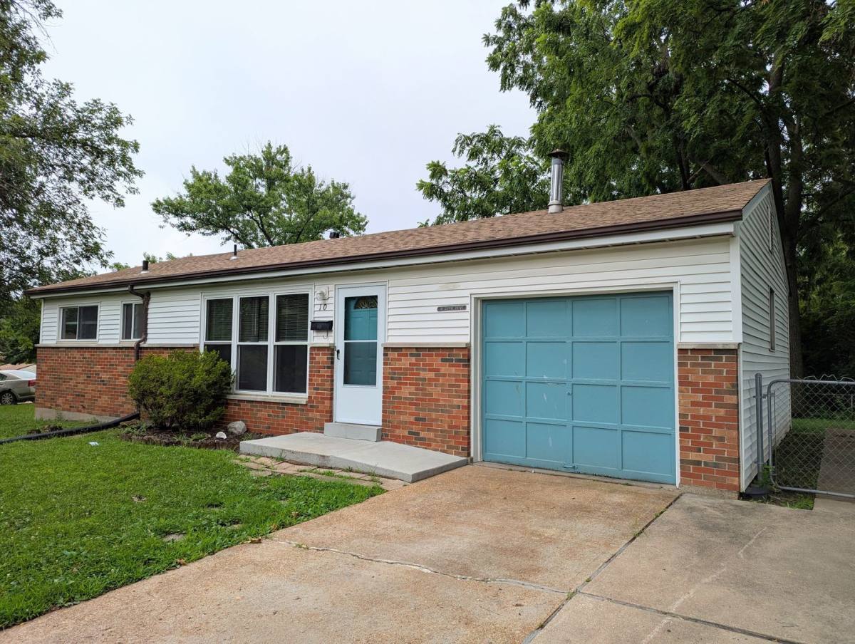 House for rent at 10 Capri Dr, Florissant, MO 63033