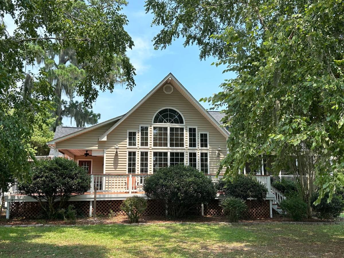 House for rent at 100 Goose Creek Dr, Washington, NC 27889