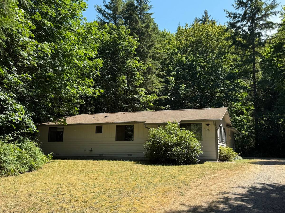 House for rent at 13921 217th Ave SE, Issaquah, WA 98027