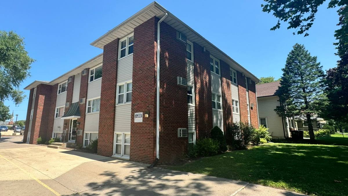 Apartment for rent at 614 E Jefferson St, Iowa City, IA 52245