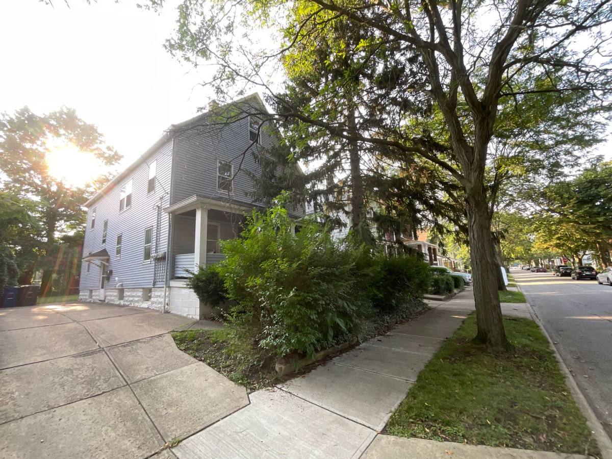 Apartment for rent at 2070 Lark St, Lakewood, OH 44107
