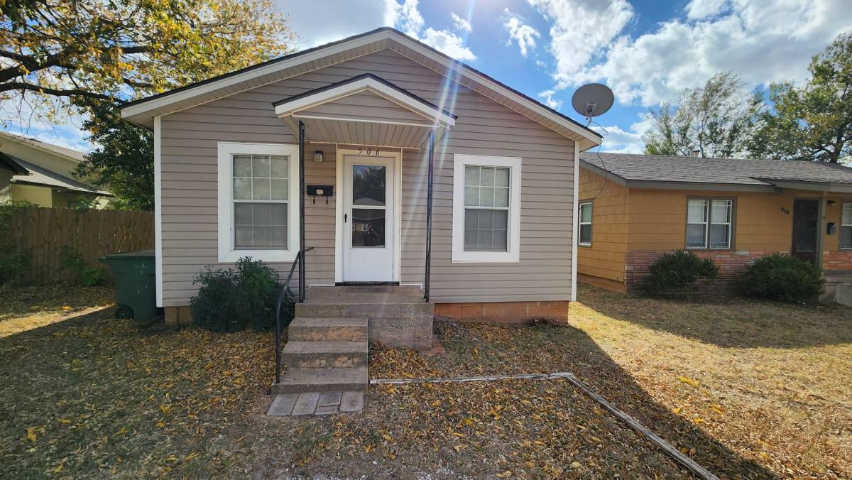 House for rent at 506 W 2nd St, Edmond, OK 73003