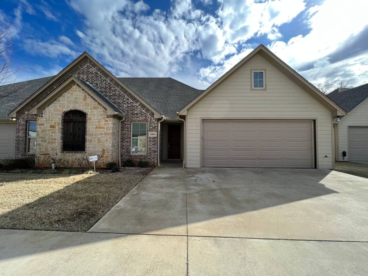 Townhouse for rent at 2964 Elkton Trail, Tyler, TX 75703