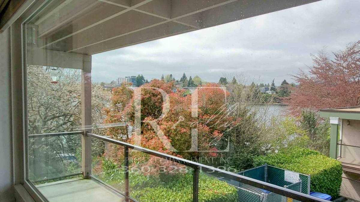 1717 16th St E, Bremerton, WA 98310