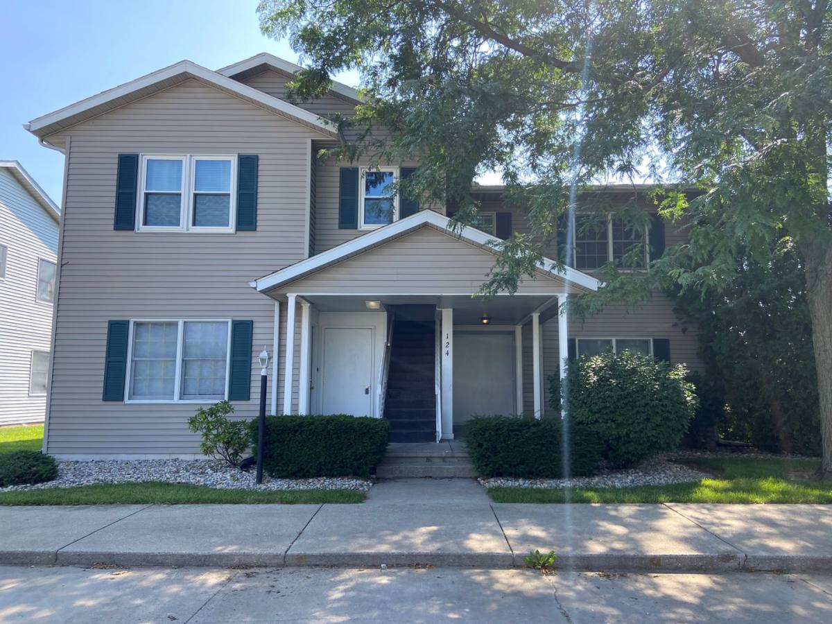 Apartment for rent at 124 S Silverwood Lane, Goshen, IN 46526