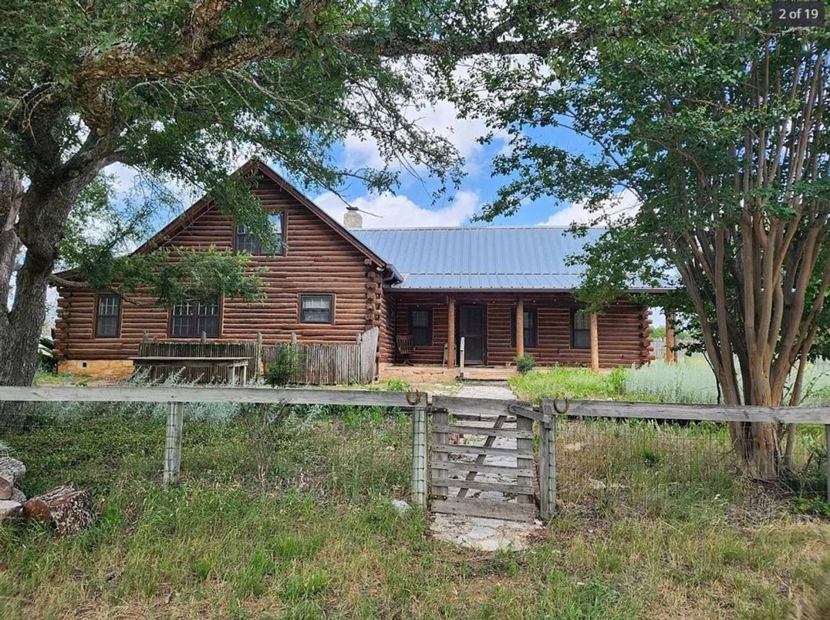House for rent at 387 Schmidtzinsky Rd, Fredericksburg, TX 78624