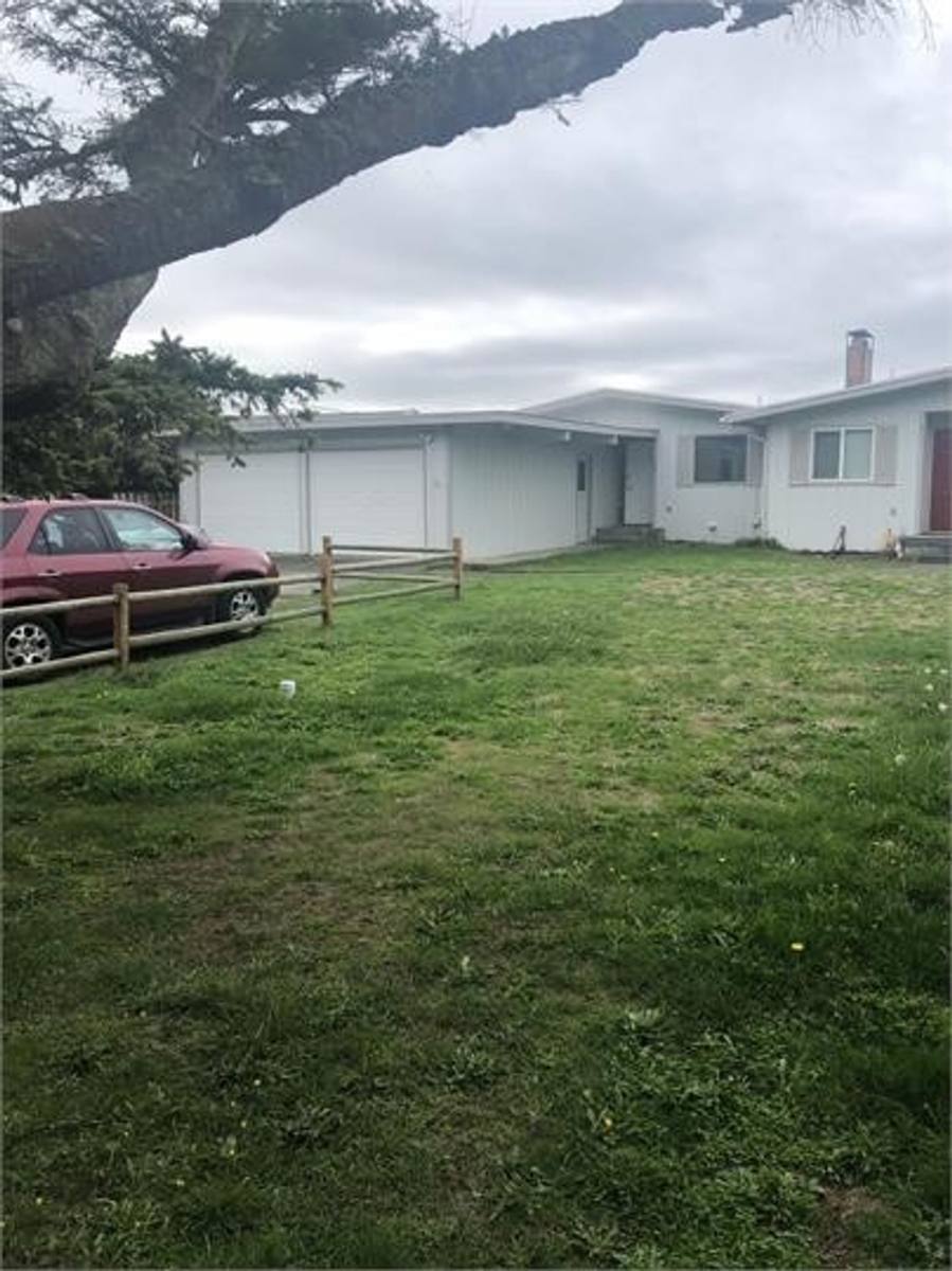 House for rent at 1909 W Beach Rd, Oak Harbor, WA 98277