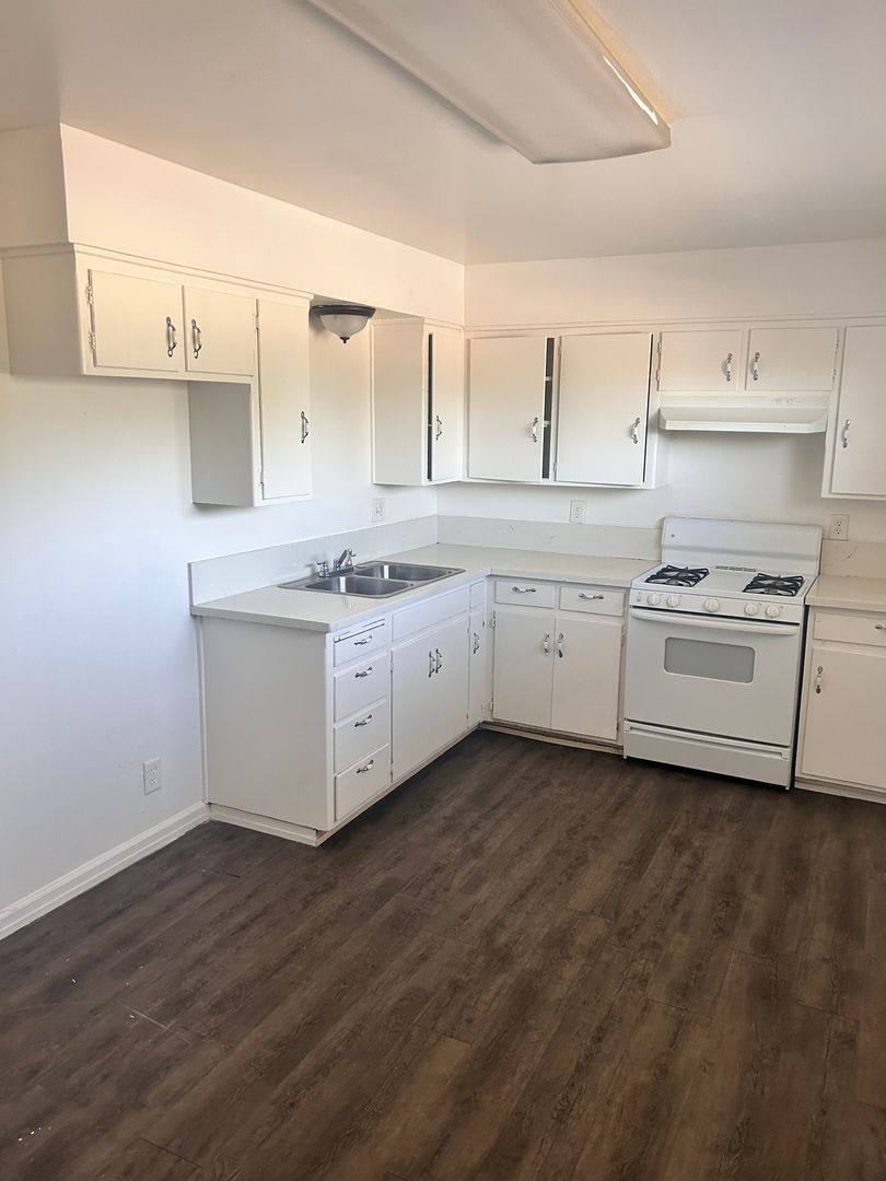 Apartment for rent at 820 Sutter Ave, Modesto, CA 95351