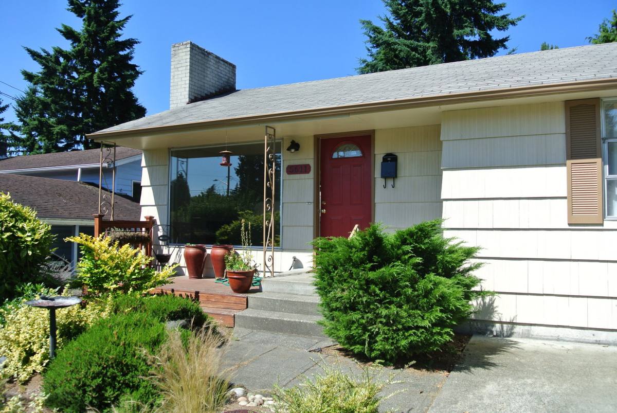 House for rent at 5611 40th Ave NE, Seattle, WA 98105