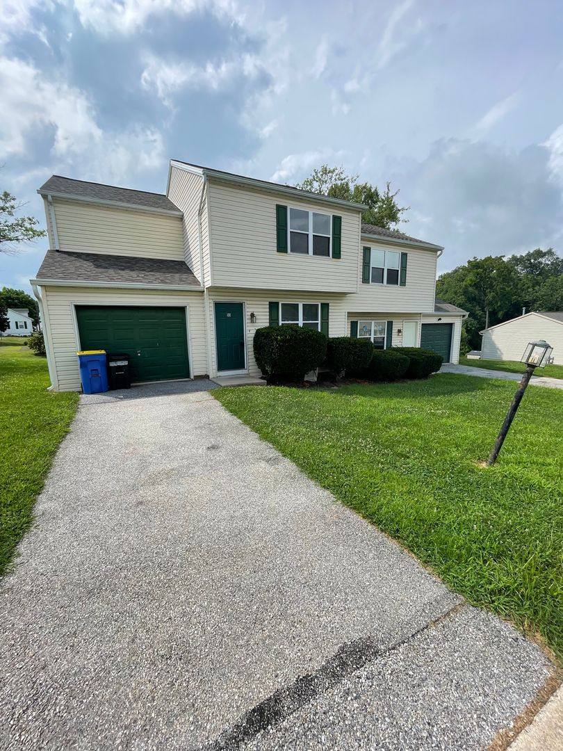 Townhouse for rent at 10 N Poplar Court, Manchester, PA 17345