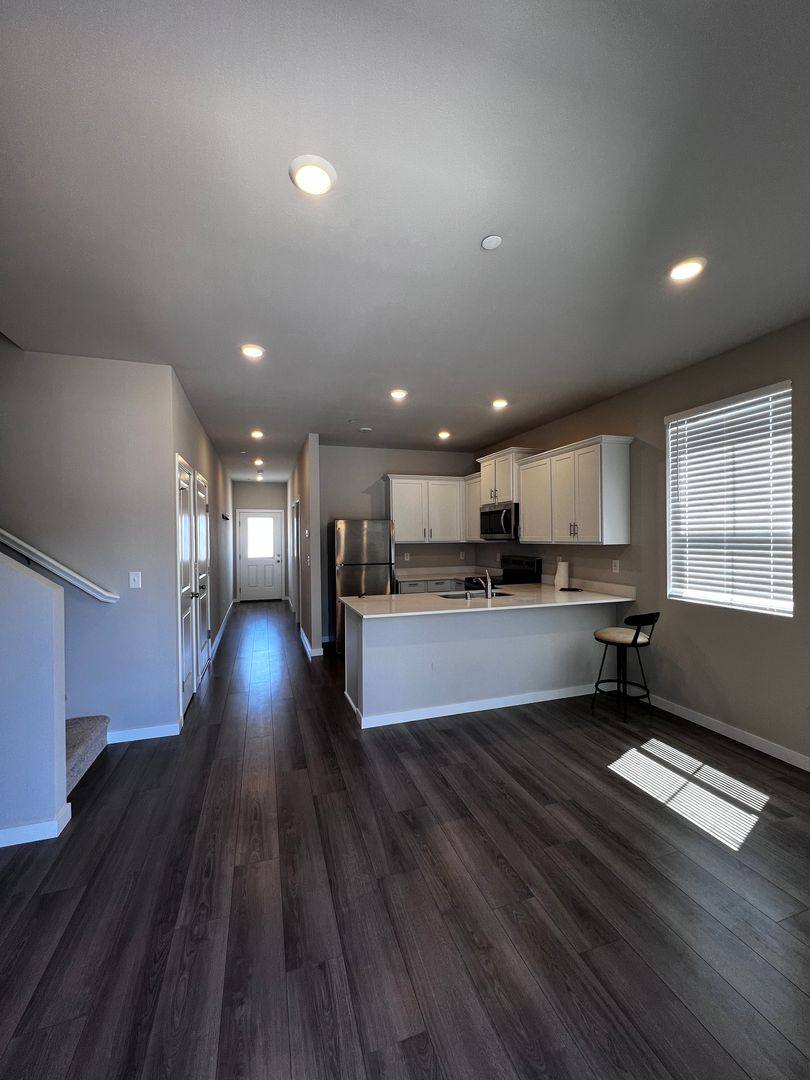 Townhouse for rent at 5221 E Court, Tacoma, WA 98404
