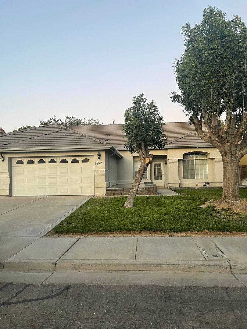 House for rent at 1862 Boalt Dr, Los Banos, CA 93635