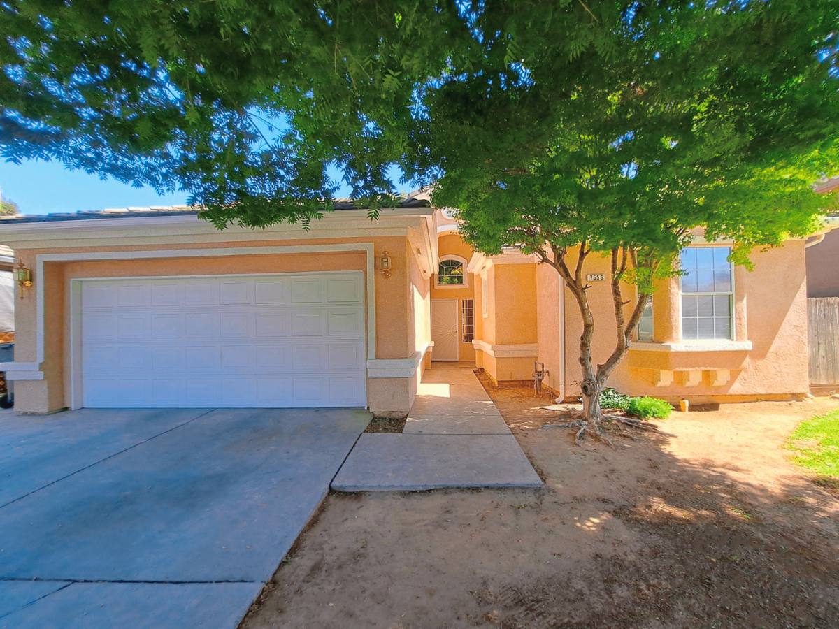 Apartment for rent at 7556 N Vista Ave, Fresno, CA 93722