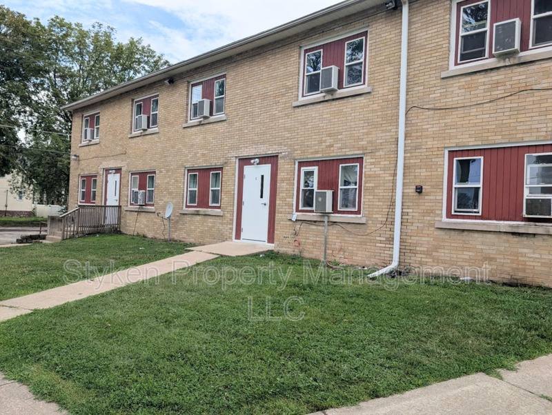 Apartment for rent at 163 N Rosewood Ave, Kankakee, IL 60901