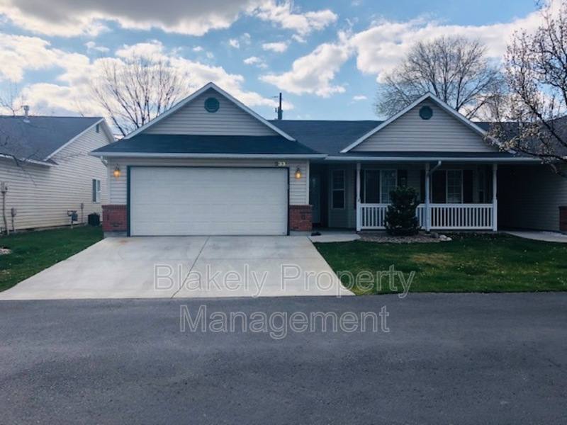 Townhouse for rent at 533 N Grove Way #1, Nampa, ID 83651