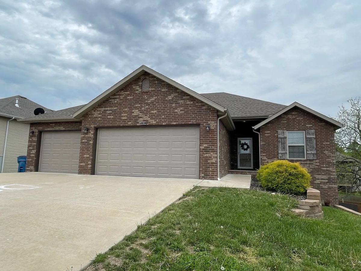 House for rent at 2604 W Richwood Rd, Ozark, MO 65721