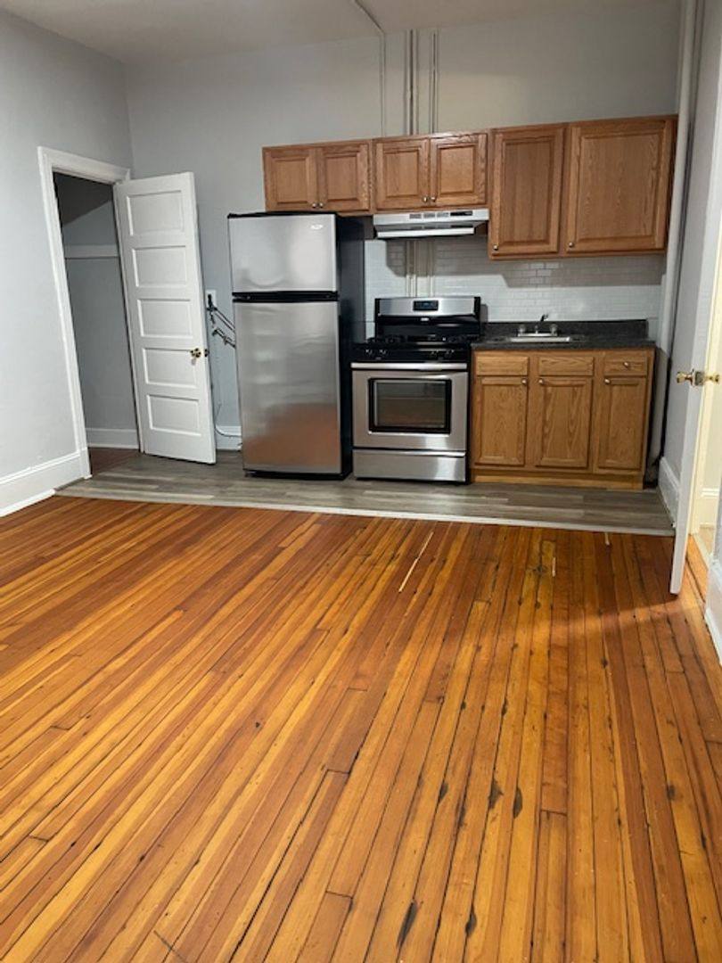 Apartment for rent at 1603 U St NW, Washington, DC 20009