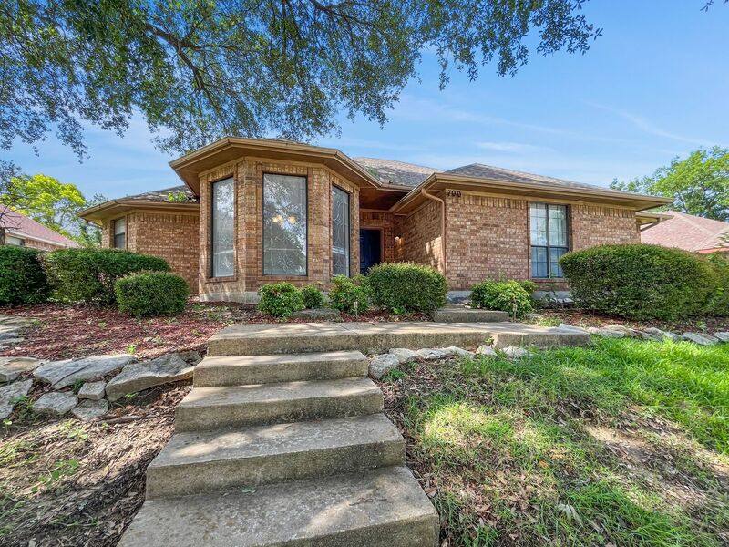House for rent at 700 Dartbrook Dr, Desoto, TX 75115
