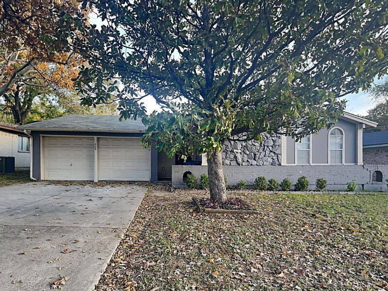 House for rent at 628 NW Renfro St, Burleson, TX 76028