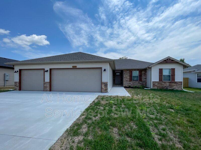 House for rent at 114 E Rosalie St, Strafford, MO 65757
